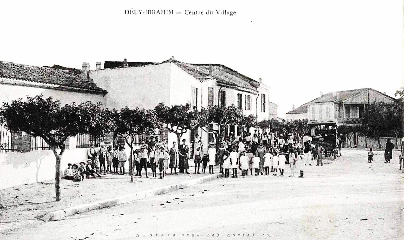1669- Dely-Ibrahim - Centre du Village.jpg